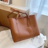 Why Fashion Savvy Shoppers Are Choosing Replica Handbags