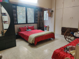 What is the advantage of living in a paying guest accommodation as a working professional?