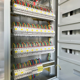 How does the power cabinet work?